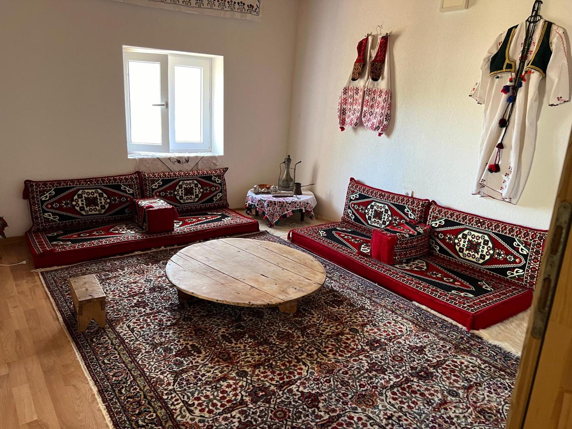 Bed and Breakfast Kod Kapetana Tea Gornji Lukomir Zewnętrze zdjęcie