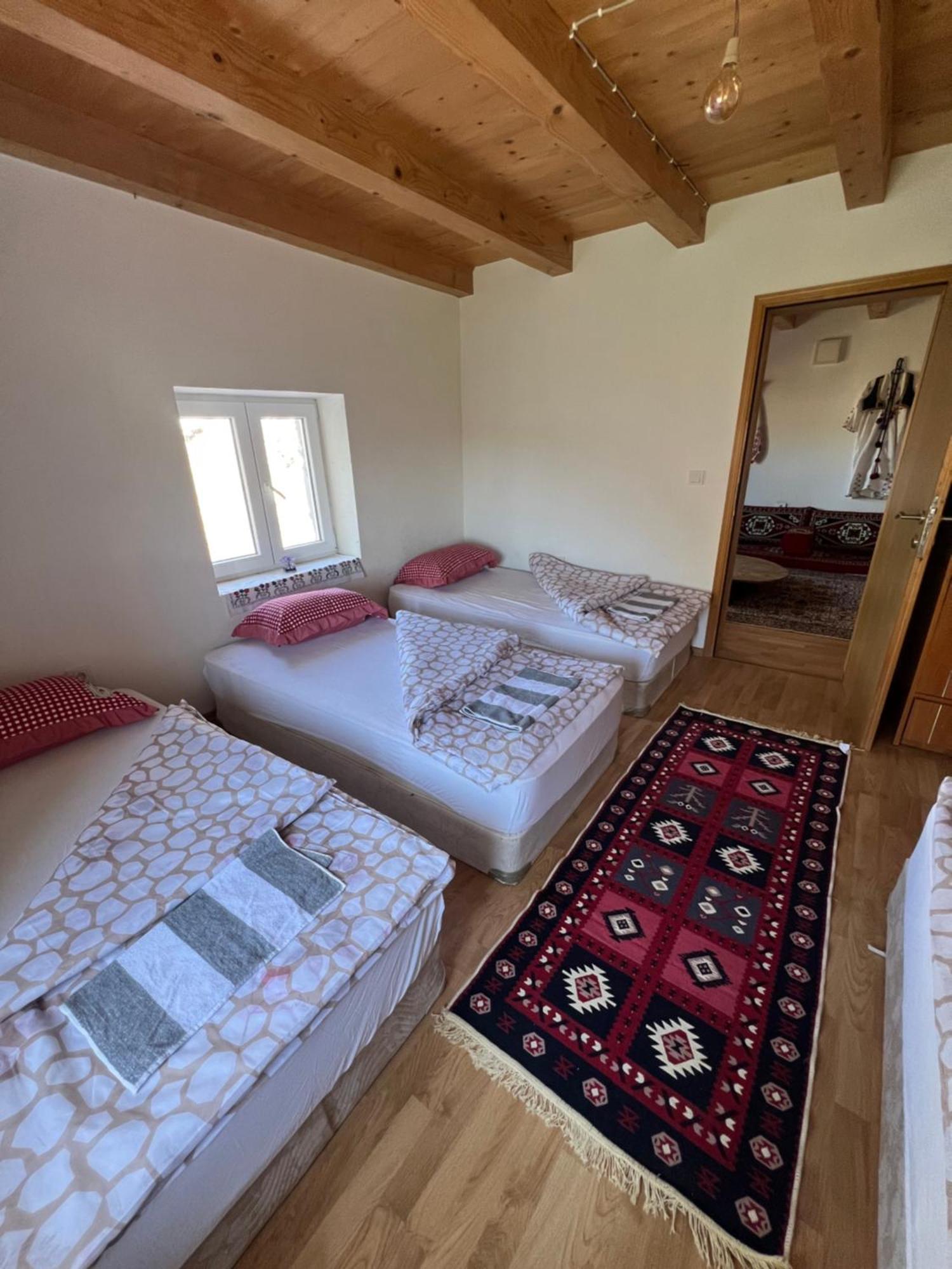 Bed and Breakfast Kod Kapetana Tea Gornji Lukomir Zewnętrze zdjęcie