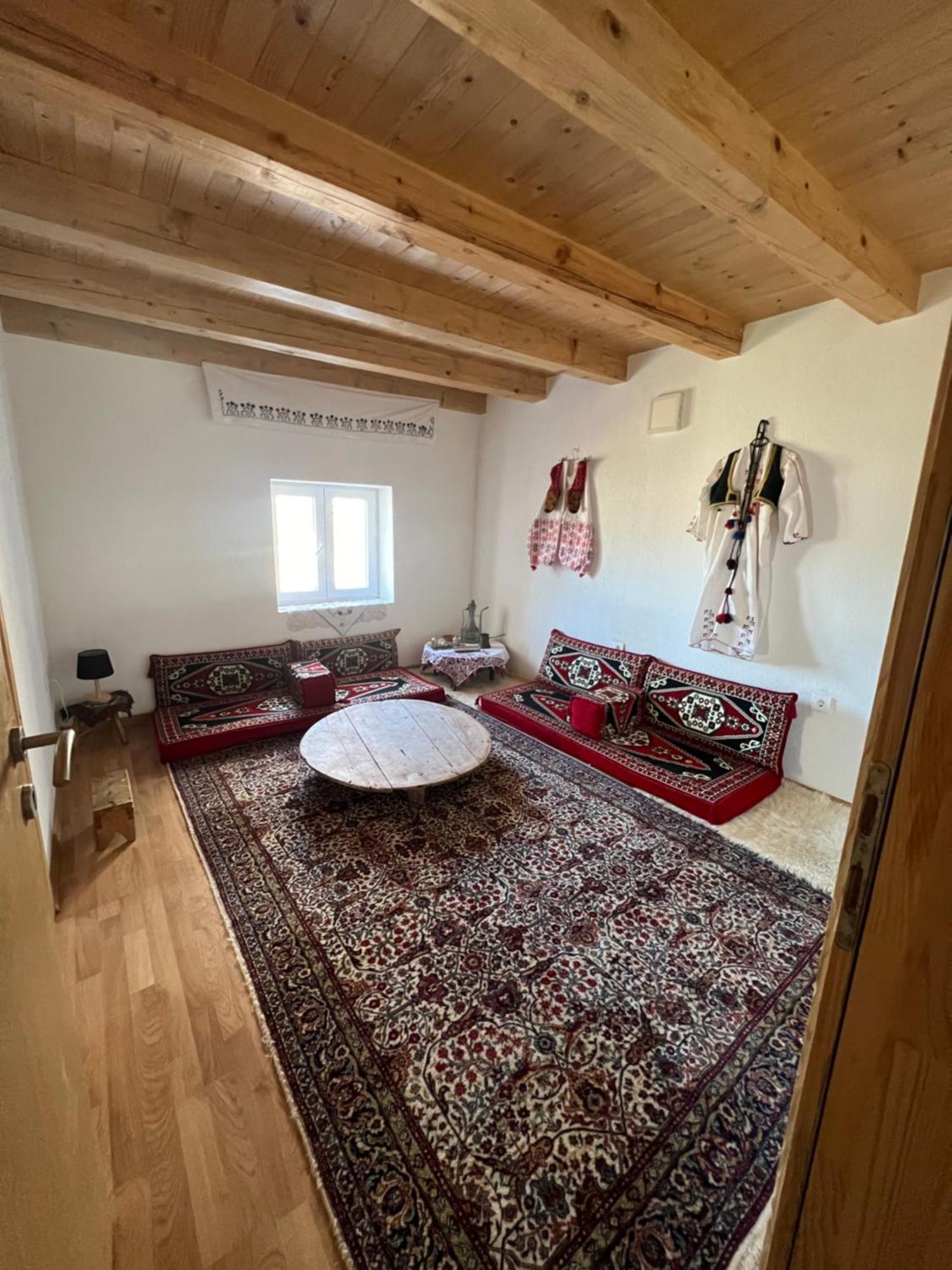 Bed and Breakfast Kod Kapetana Tea Gornji Lukomir Zewnętrze zdjęcie