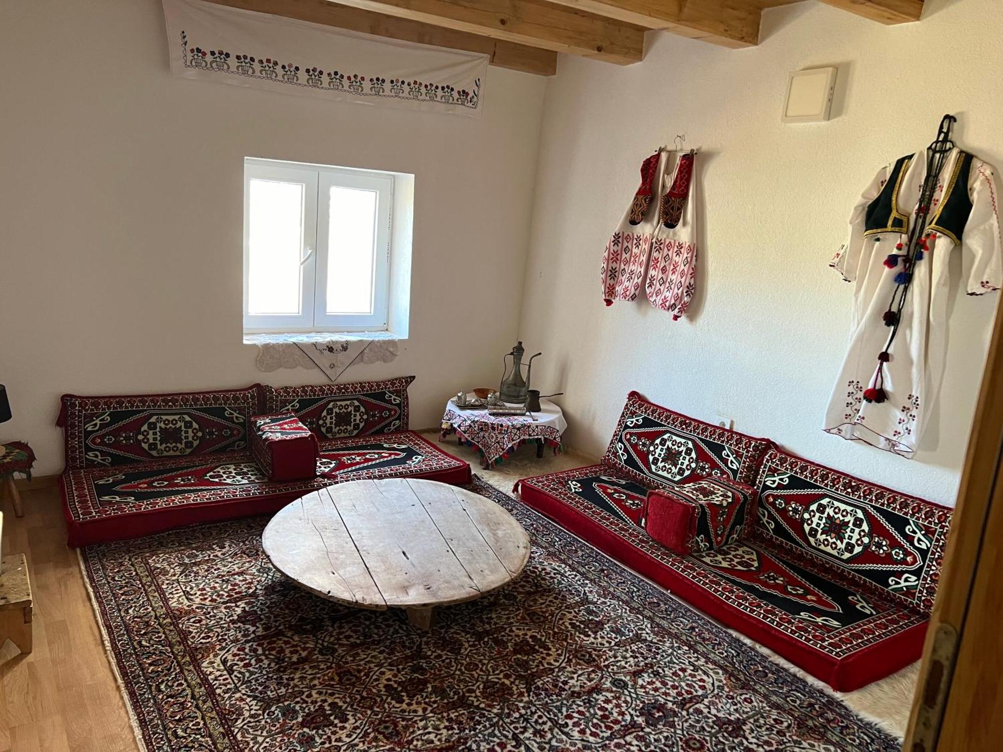 Bed and Breakfast Kod Kapetana Tea Gornji Lukomir Zewnętrze zdjęcie
