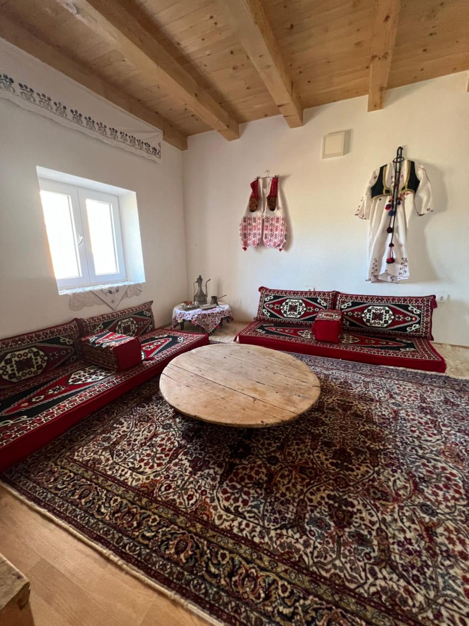 Bed and Breakfast Kod Kapetana Tea Gornji Lukomir Zewnętrze zdjęcie